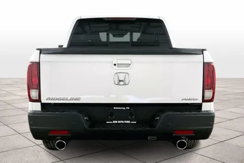 More photos of 2023 Honda Ridgeline RTL-E at Bob Ruth Ford Dillsburg, PA