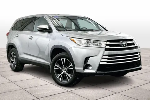 Photos of 2019 Toyota Highlander LE for sale in Dillsburg, PA at Bob Ruth Ford Dillsburg