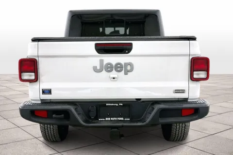 More photos of 2020 Jeep Gladiator Overland at Bob Ruth Ford Dillsburg, PA