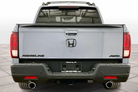 More photos of 2022 Honda Ridgeline RTL-E at Bob Ruth Ford Dillsburg, PA