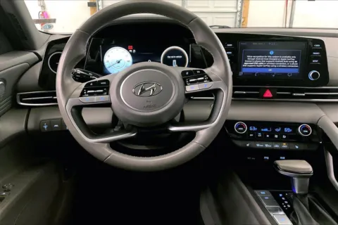 More photos of 2022 Hyundai Elantra SEL at Bob Ruth Ford Dillsburg, PA