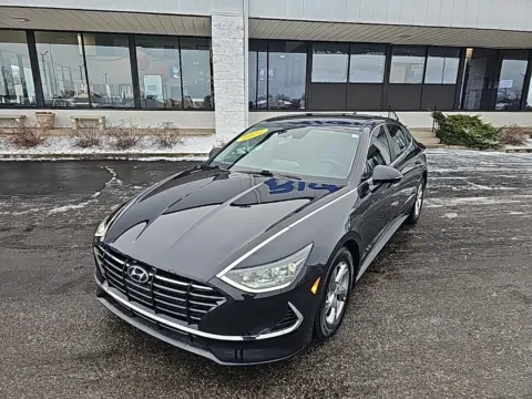 Blue 2023 Hyundai Sonata SE for sale in Muncie, IN