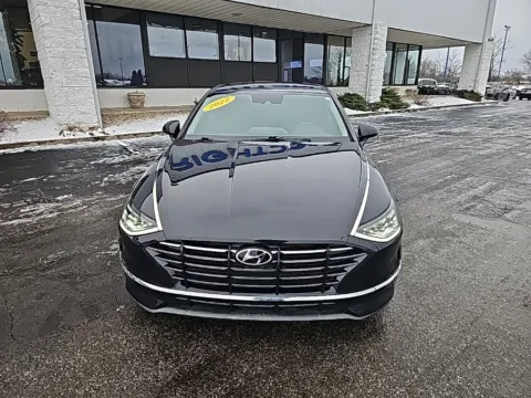 Photos of 2023 Hyundai Sonata SE for sale in Muncie, IN at RightDrive Muncie