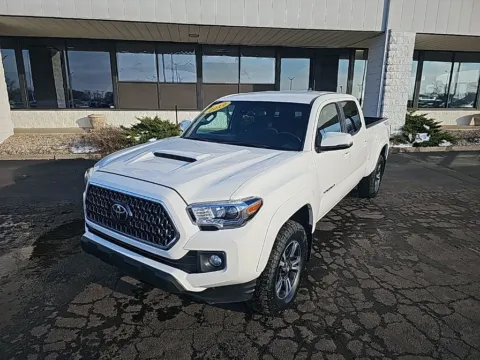 White 2019 Toyota Tacoma SR5 for sale in Muncie, IN