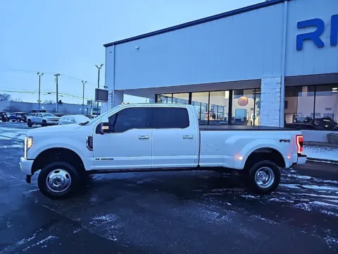 More photos of 2018 Ford F-350SD Platinum at RightDrive Muncie, IN