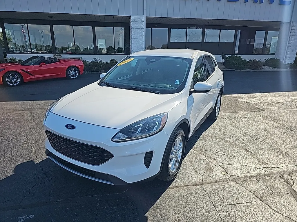 White 2020 Ford Escape SE for sale in Muncie, IN