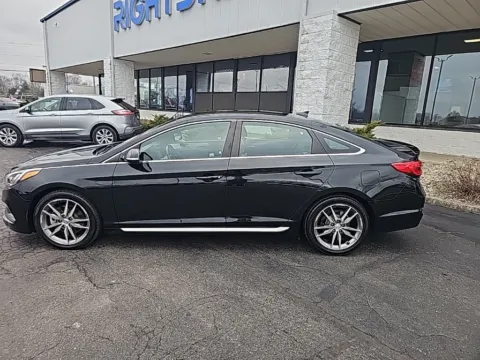 More photos of 2017 Hyundai Sonata Sport 2.0T at RightDrive Muncie, IN