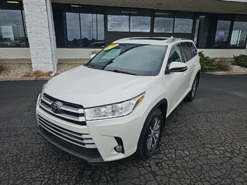 White 2019 Toyota Highlander SE for sale in Muncie, IN