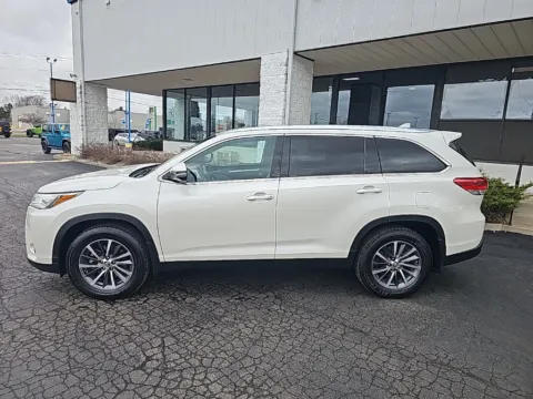 More photos of 2019 Toyota Highlander SE at RightDrive Muncie, IN