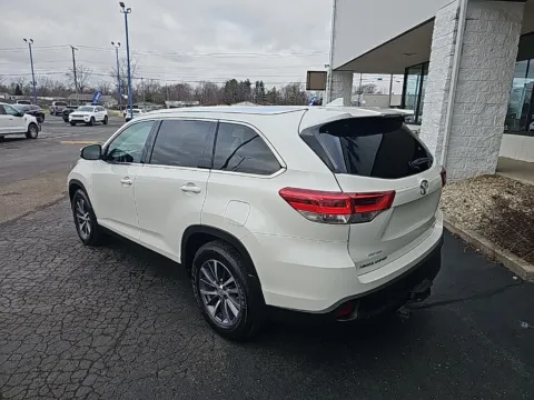 More photos of 2019 Toyota Highlander SE at RightDrive Muncie, IN