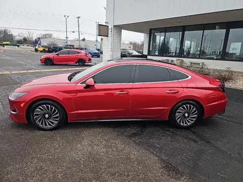 More photos of 2021 Hyundai Sonata Hybrid Limited at RightDrive Muncie, IN