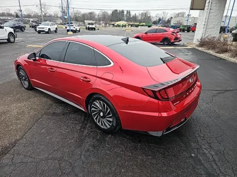 More photos of 2021 Hyundai Sonata Hybrid Limited at RightDrive Muncie, IN