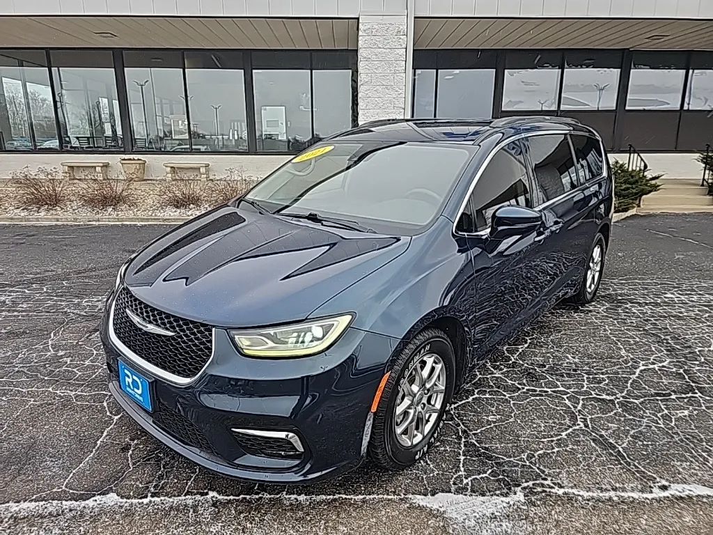 2021 Chrysler Pacifica Touring for sale in Muncie, IN