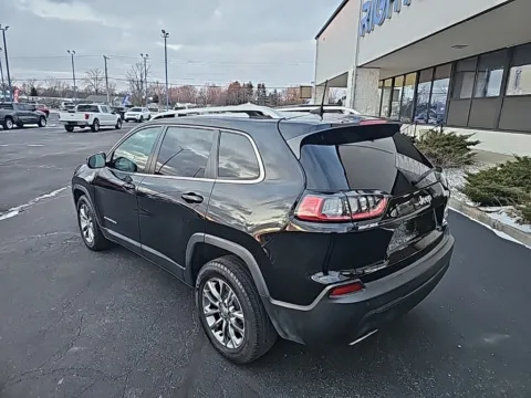 More photos of 2021 Jeep Cherokee Latitude Lux at RightDrive Muncie, IN
