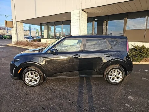 More photos of 2023 Kia Soul LX at RightDrive Muncie, IN