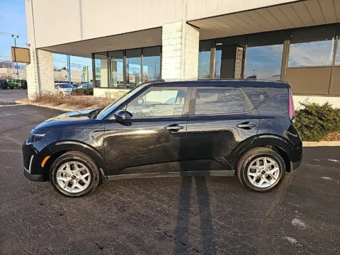 More photos of 2023 Kia Soul LX at RightDrive Muncie, IN
