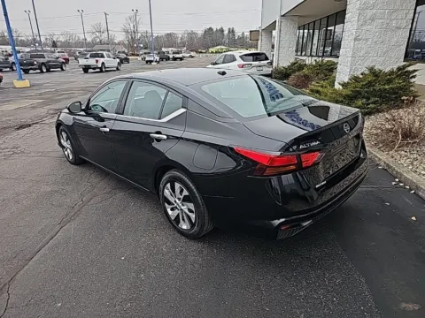 More photos of 2020 Nissan Altima 2.5 S at RightDrive Muncie, IN