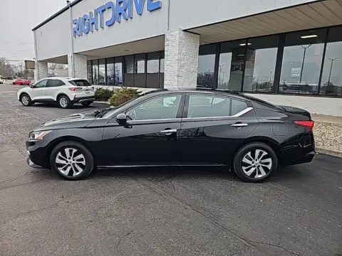 More photos of 2020 Nissan Altima 2.5 S at RightDrive Muncie, IN