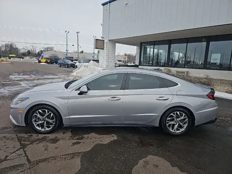 More photos of 2023 Hyundai Sonata SEL at RightDrive Muncie, IN