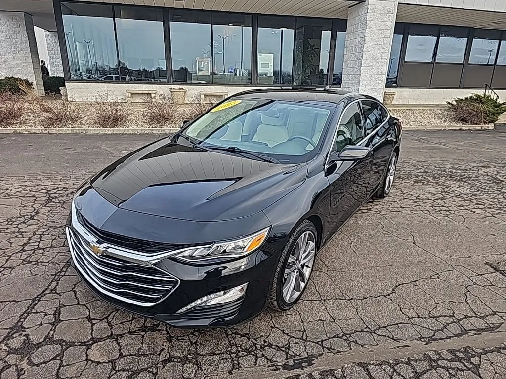 Black 2023 Chevrolet Malibu LT for sale in Muncie, IN