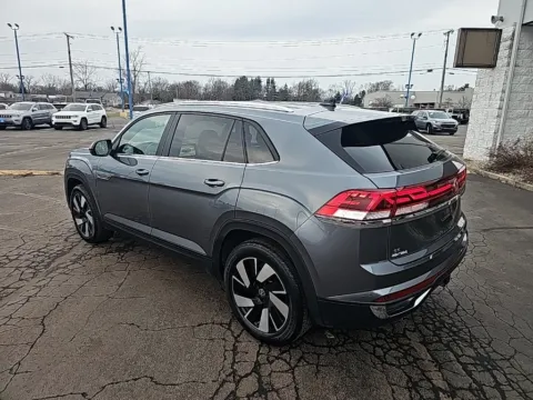 More photos of 2024 Volkswagen Atlas Cross Sport 2.0T SE w/Technology at RightDrive Muncie, IN
