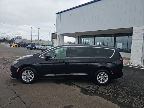 More photos of 2022 Chrysler Voyager LX at RightDrive Muncie, IN