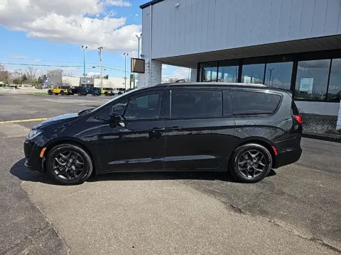 More photos of 2019 Chrysler Pacifica Touring L Plus at RightDrive Muncie, IN