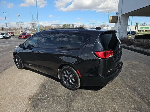 More photos of 2019 Chrysler Pacifica Touring L Plus at RightDrive Muncie, IN