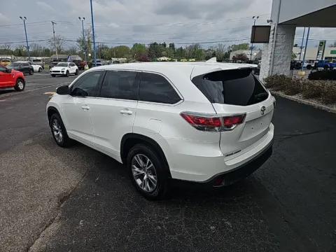 More photos of 2015 Toyota Highlander LE Plus V6 at RightDrive Muncie, IN