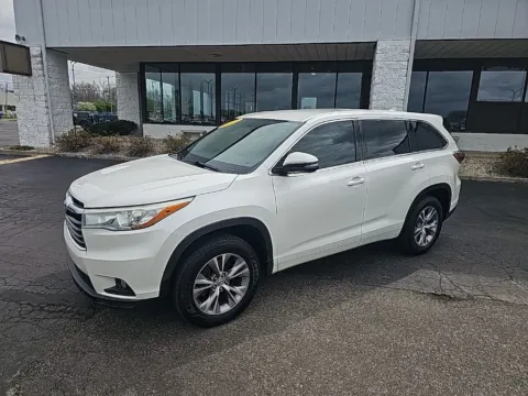 Another view of 2015 Toyota Highlander LE Plus V6 for sale in Muncie, IN at RightDrive Muncie