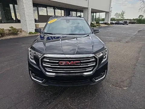 Photos of 2024 GMC Terrain SLE for sale in Muncie, IN at RightDrive Muncie