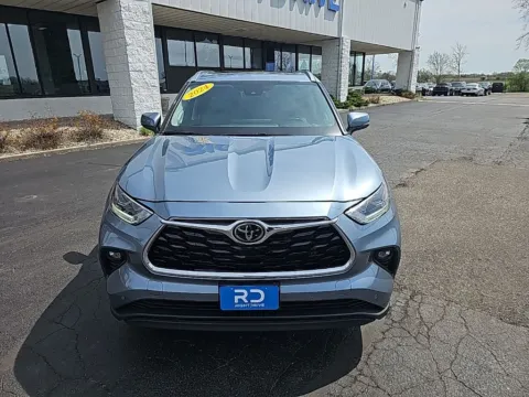 Photos of 2024 Toyota Highlander Limited for sale in Muncie, IN at RightDrive Muncie