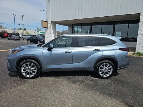 More photos of 2024 Toyota Highlander Limited at RightDrive Muncie, IN