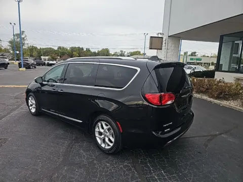 More photos of 2020 Chrysler Pacifica Limited at RightDrive Muncie, IN