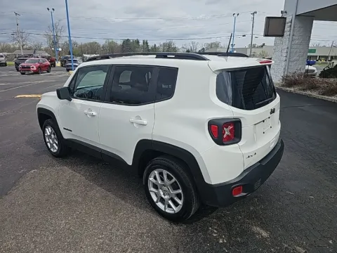 More photos of 2022 Jeep Renegade Latitude at RightDrive Muncie, IN
