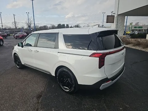 More photos of 2025 Kia Carnival LXS at RightDrive Muncie, IN