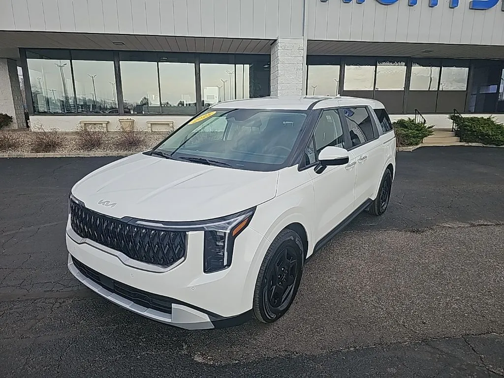 White 2025 Kia Carnival LXS for sale in Muncie, IN