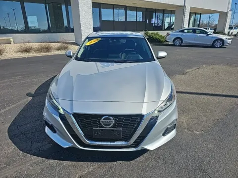 Photos of 2022 Nissan Altima 2.5 SV for sale in Muncie, IN at RightDrive Muncie