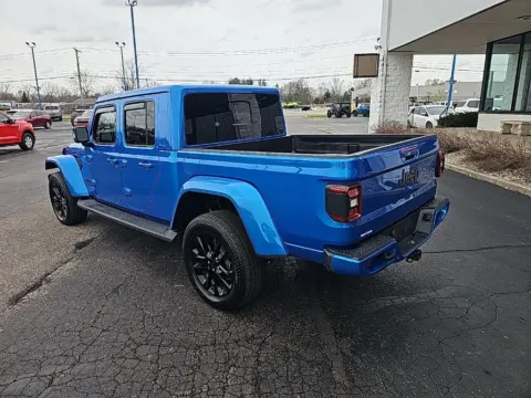 More photos of 2023 Jeep Gladiator High Altitude at RightDrive Muncie, IN
