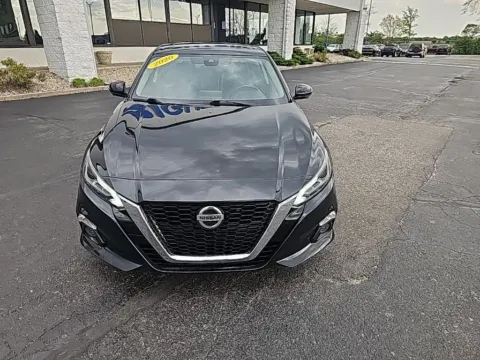 Photos of 2020 Nissan Altima 2.5 Platinum for sale in Muncie, IN at RightDrive Muncie