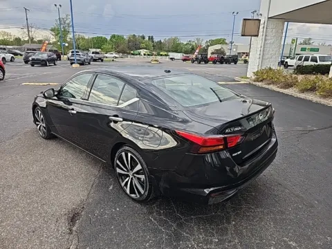 More photos of 2020 Nissan Altima 2.5 Platinum at RightDrive Muncie, IN