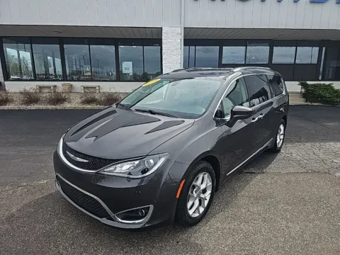 Gray 2019 Chrysler Pacifica Touring L for sale in Muncie, IN