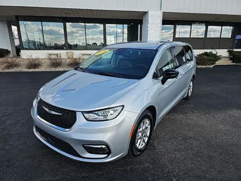 Silver 2024 Chrysler Pacifica Touring L for sale in Muncie, IN