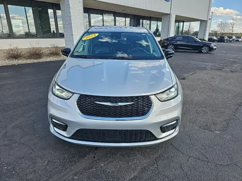 Photos of 2024 Chrysler Pacifica Touring L for sale in Muncie, IN at RightDrive Muncie