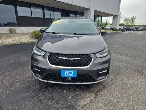 Photos of 2023 Chrysler Pacifica Touring L for sale in Muncie, IN at RightDrive Muncie