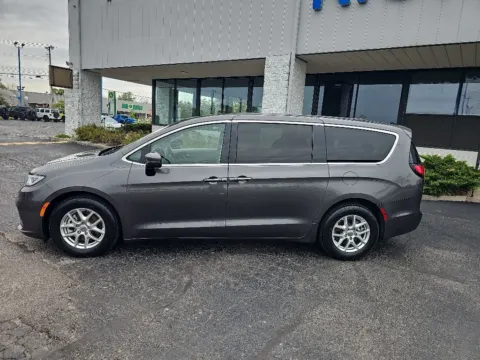More photos of 2023 Chrysler Pacifica Touring L at RightDrive Muncie, IN
