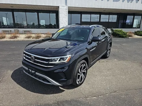 Black 2023 Volkswagen Atlas Cross Sport 2.0T SEL for sale in Muncie, IN