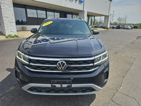 Photos of 2023 Volkswagen Atlas Cross Sport 2.0T SEL for sale in Muncie, IN at RightDrive Muncie