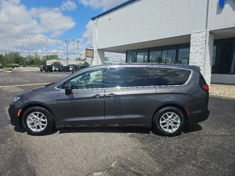 More photos of 2023 Chrysler Pacifica Touring L at RightDrive Muncie, IN