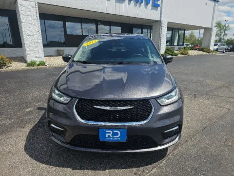 Photos of 2023 Chrysler Pacifica Touring L for sale in Muncie, IN at RightDrive Muncie